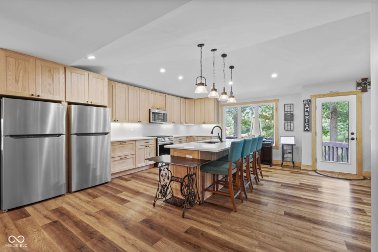 Listing Image 10