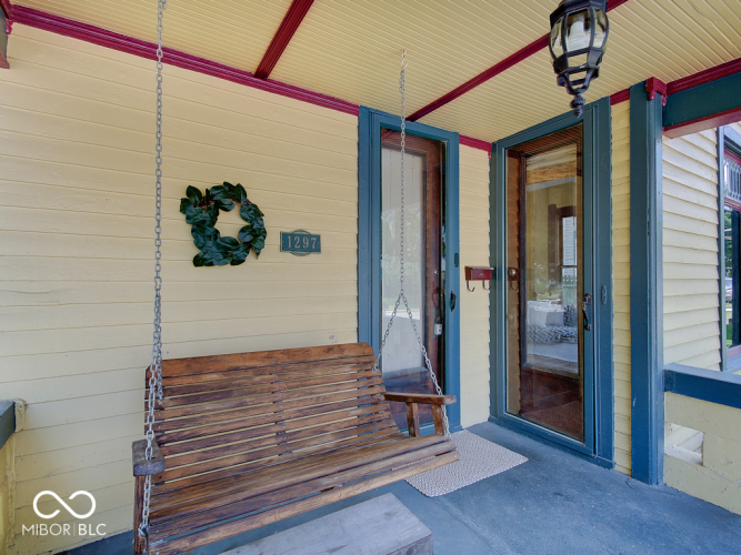 Listing Image 4