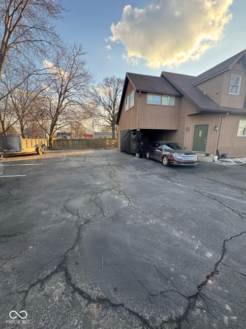 Listing Image 12