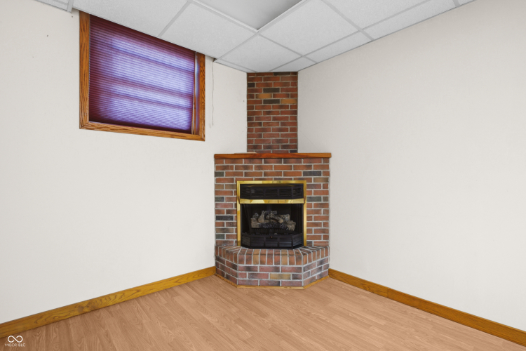 Listing Image 45