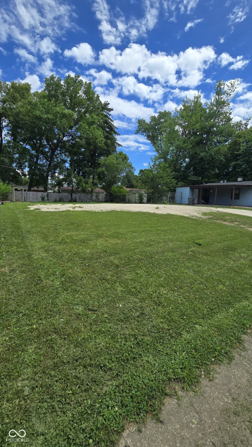 Listing Image 4