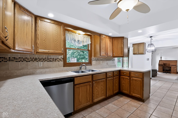 Listing Image 19