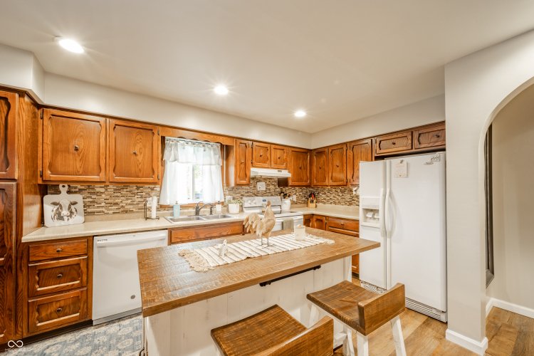 Listing Image 11