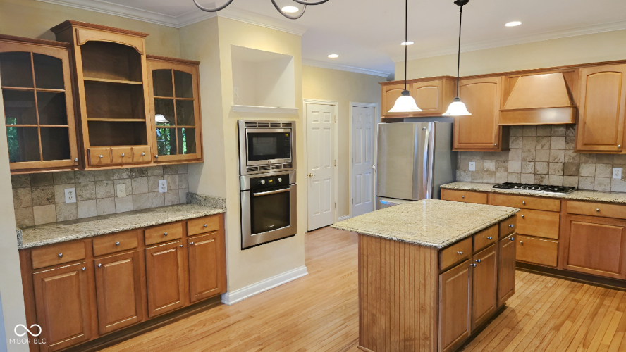 Listing Image 11