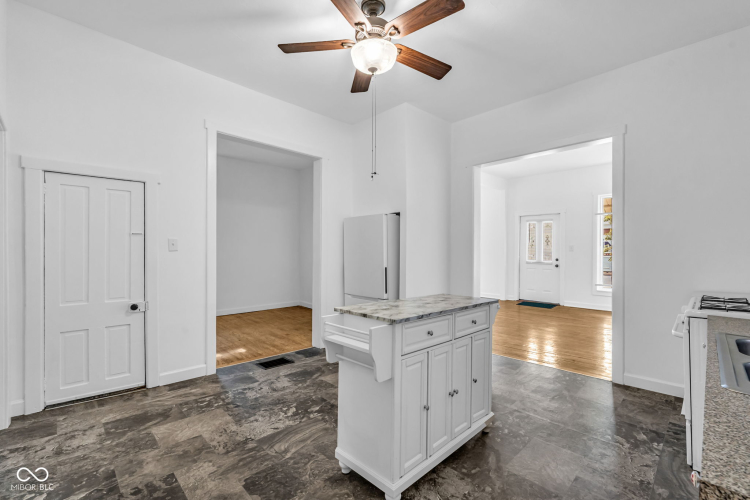 Listing Image 16