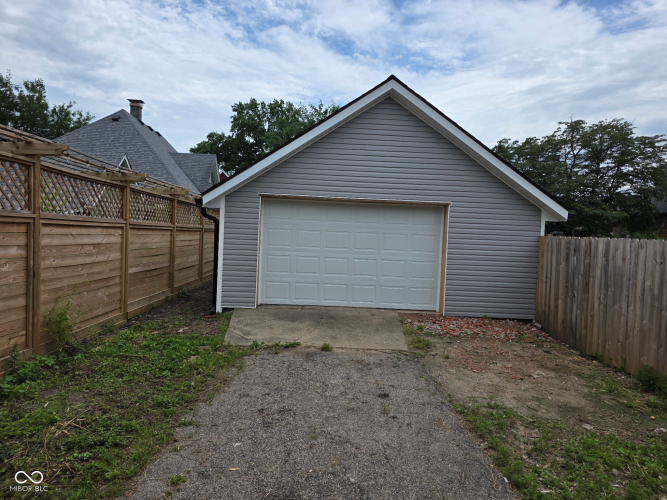 Listing Image 8