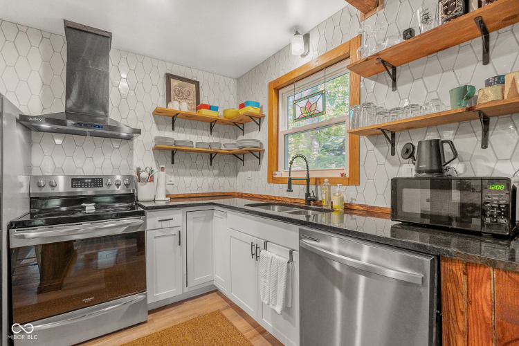 Listing Image 10