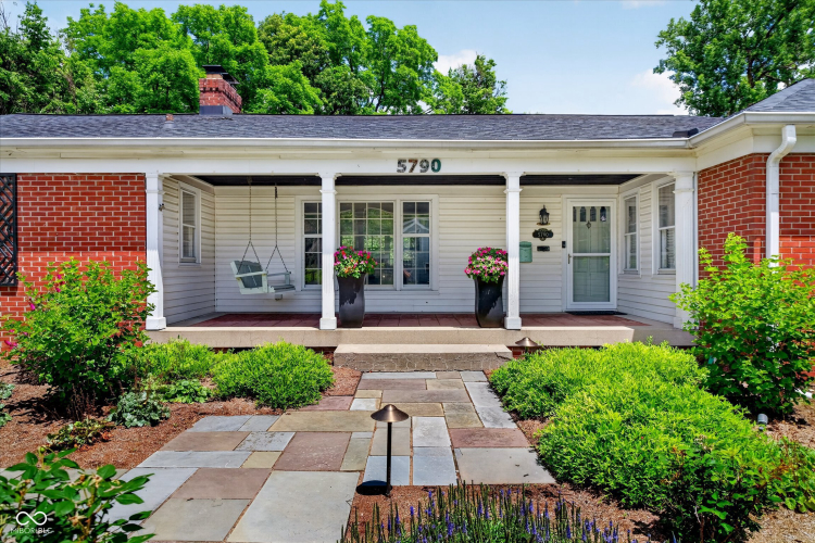 Listing Image 4