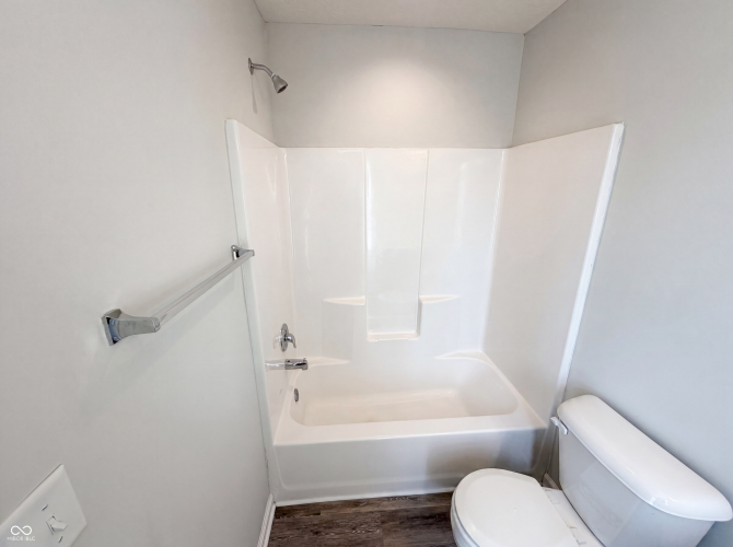 Listing Image 20