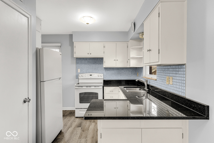 Listing Image 16