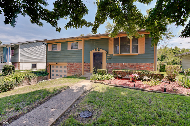 Listing Image 4