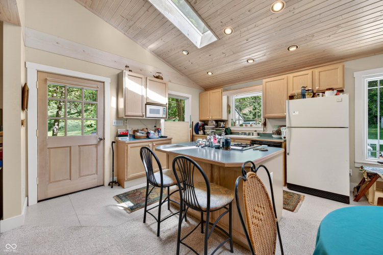 Listing Image 15