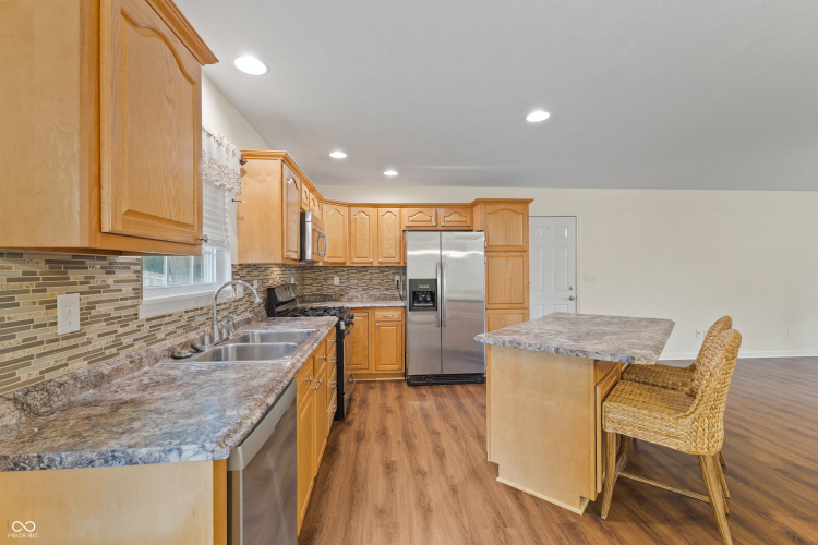 Listing Image 11