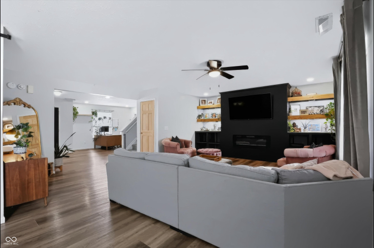 Listing Image 10