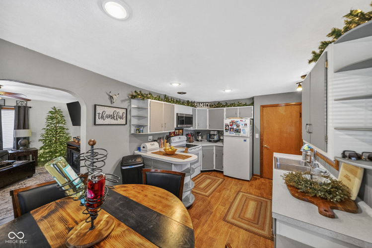 Listing Image 23