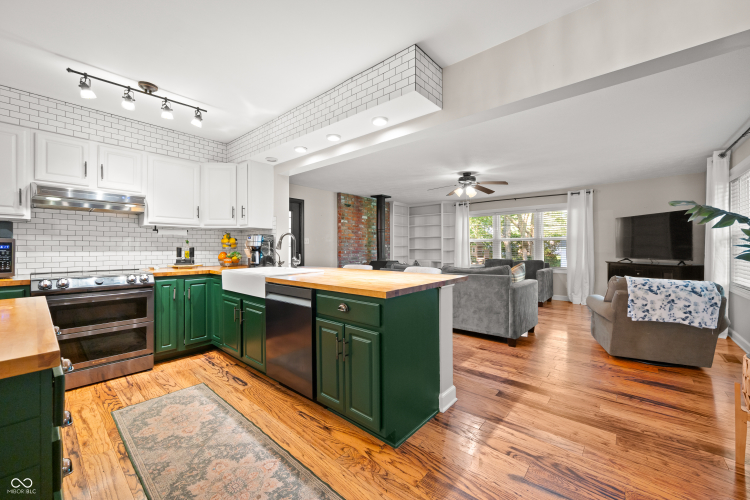 Listing Image 11