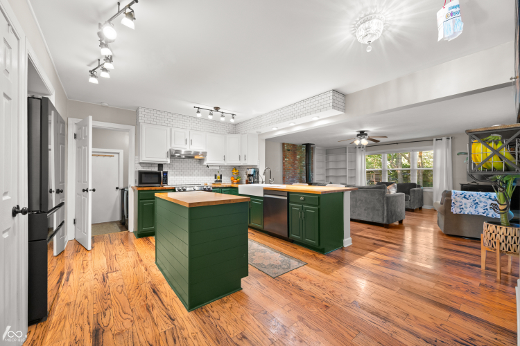 Listing Image 19