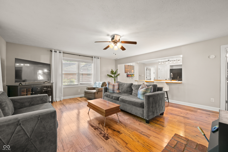 Listing Image 7
