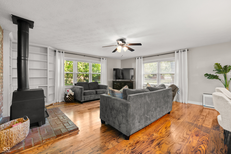 Listing Image 8