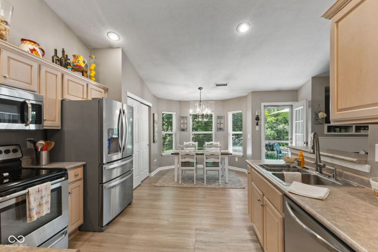 Listing Image 14