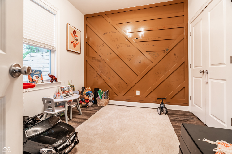 Listing Image 17