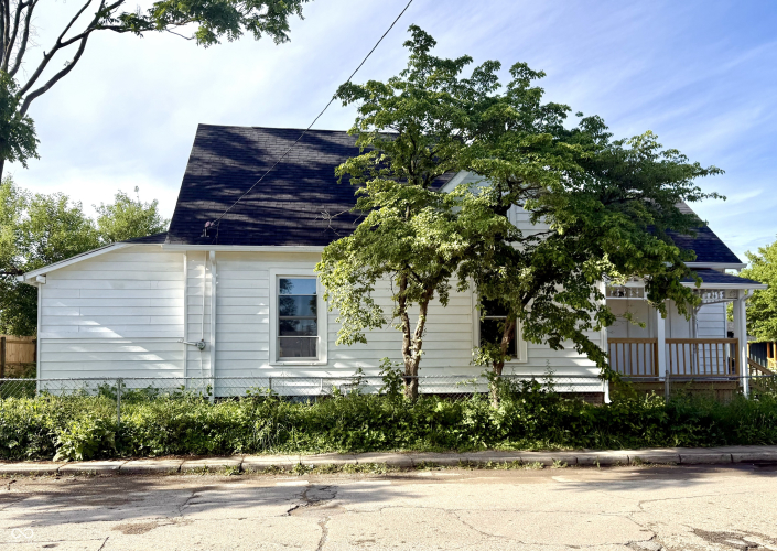 Listing Image 3