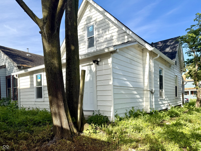 Listing Image 4