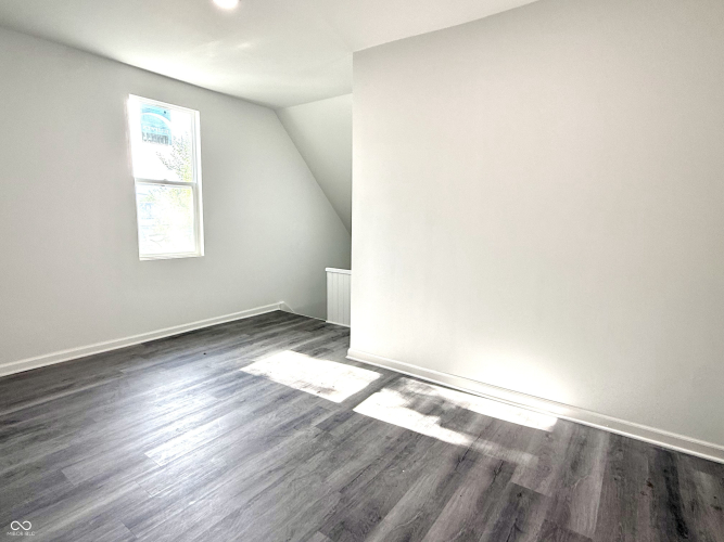 Listing Image 64
