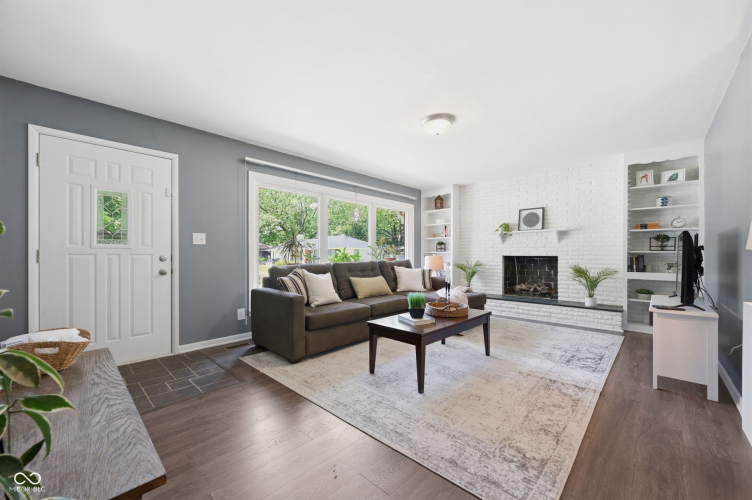 Listing Image 4