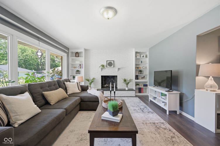 Listing Image 5