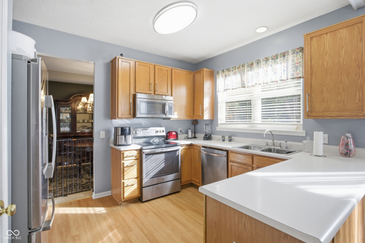 Listing Image 11