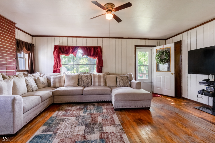 Listing Image 9