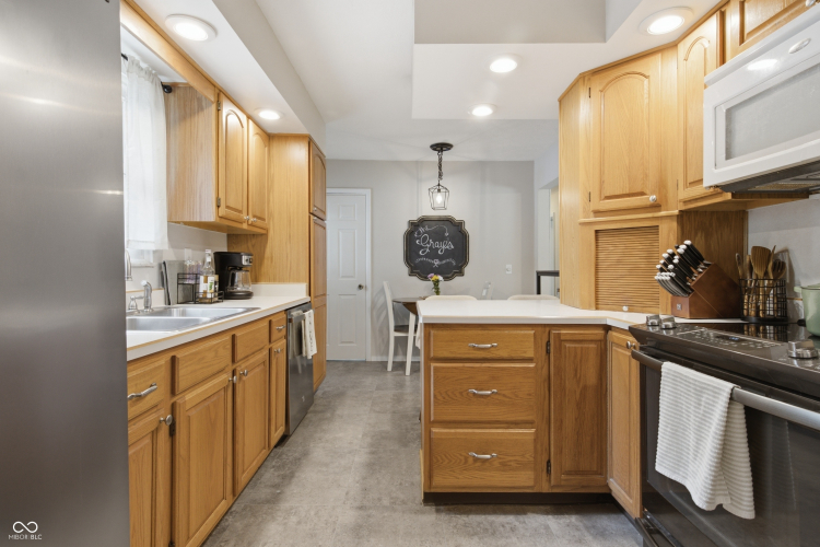 Listing Image 11