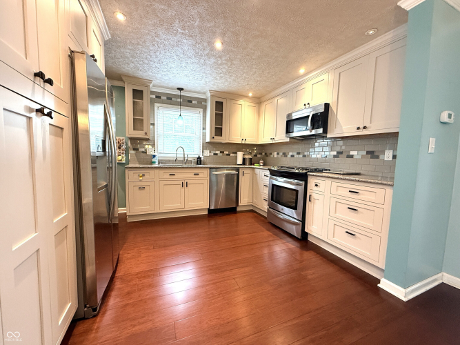 Listing Image 11