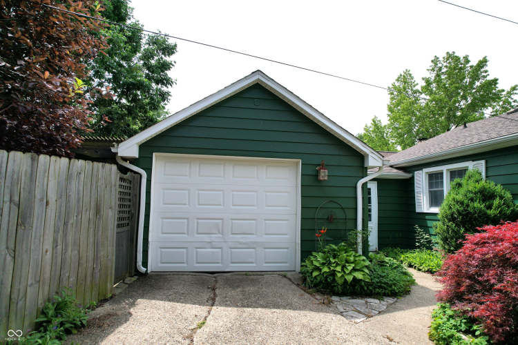 Listing Image 4