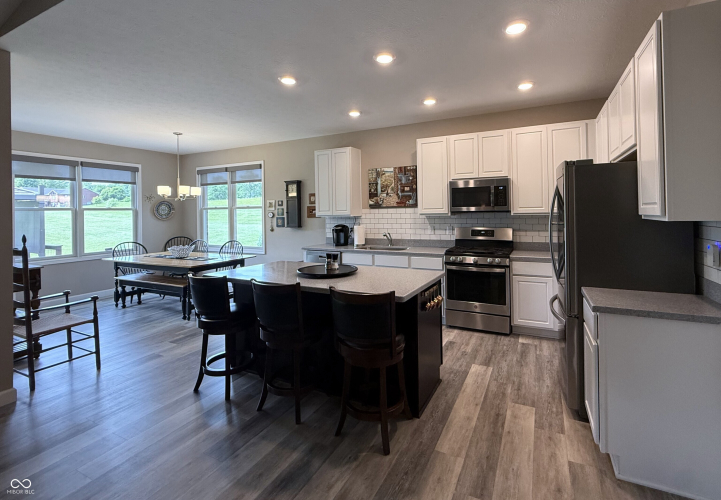 Listing Image 10