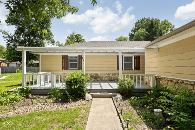 Listing Image 4