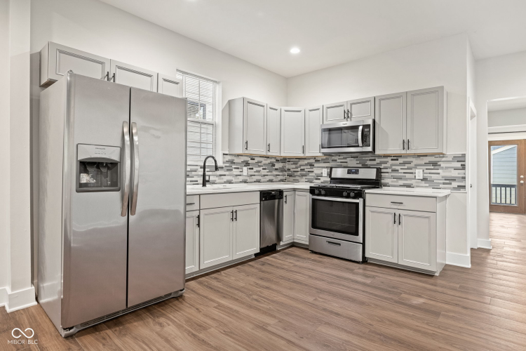 Listing Image 12