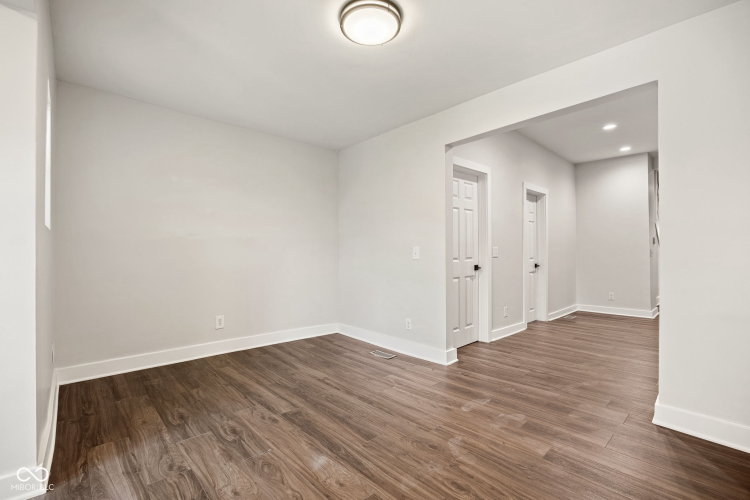 Listing Image 20