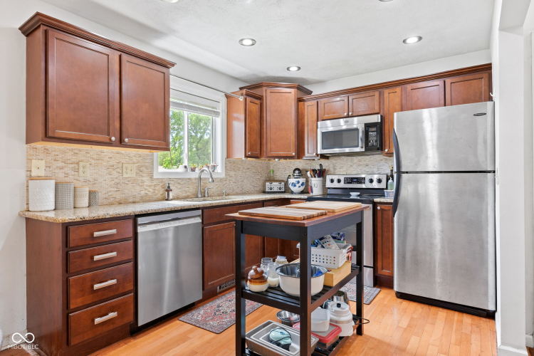 Listing Image 12