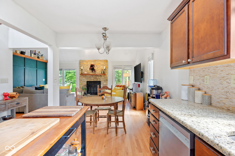 Listing Image 16