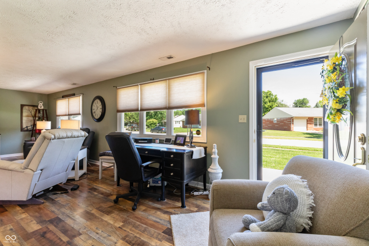 Listing Image 12