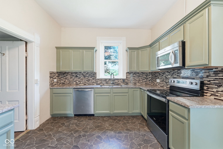 Listing Image 12