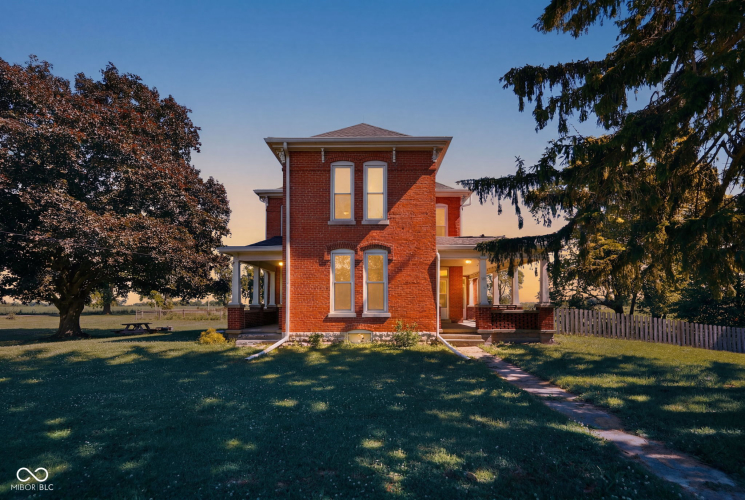 Listing Image 4