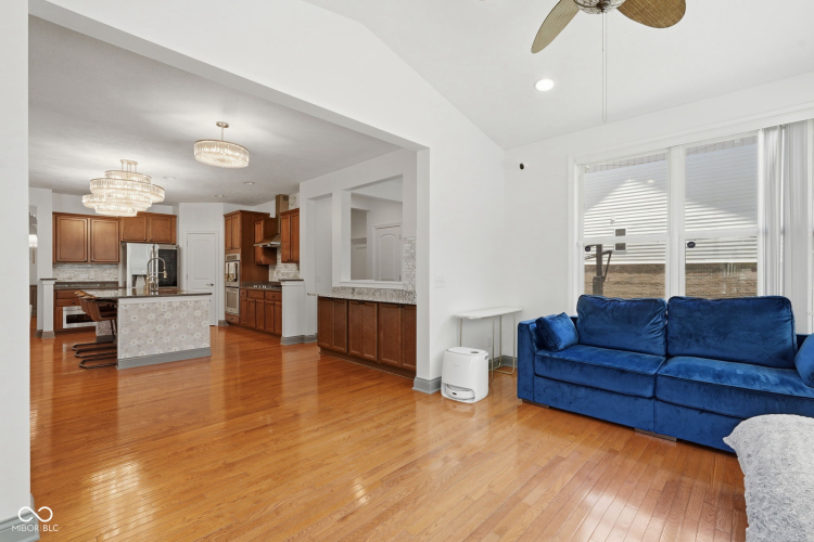 Listing Image 20