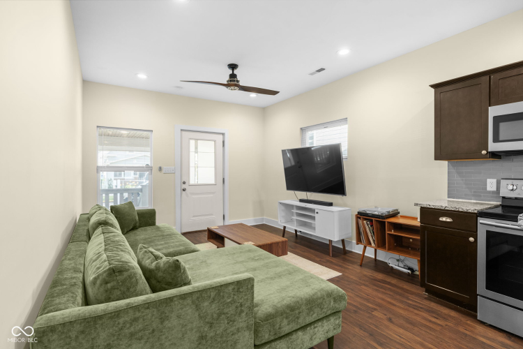 Listing Image 5