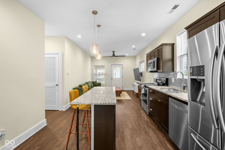 Listing Image 10