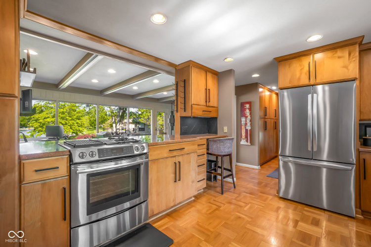 Listing Image 11