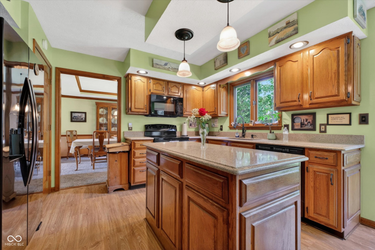 Listing Image 12