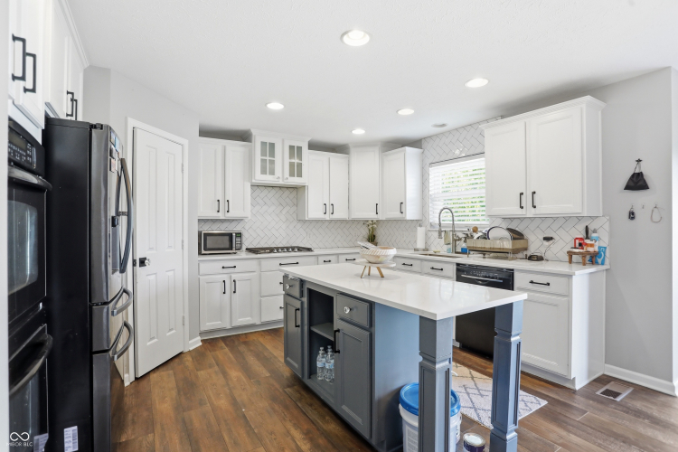 Listing Image 10